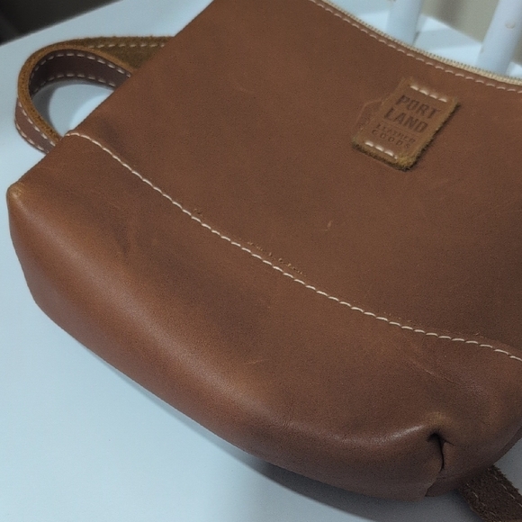 Portland Leather Tan Crossbody Bag - Picture 5 of 5